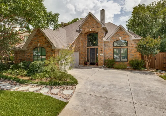 Photo 3 of Sale Pending at 6208 Trailwood Dr, Plano, TX 75024 | MLS# 21332166 | Listing updated on 2026-09-11