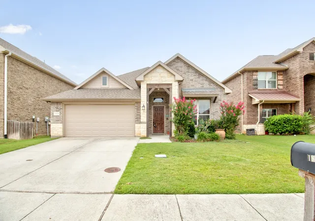 Photo 1 of Sale Pending at 1809 Silver Oaks, Gainesville, TX 76240 | MLS# 21334752 | Listing updated on 2026-09-08