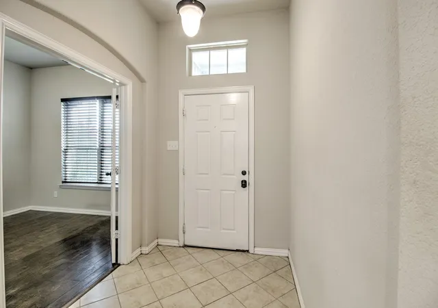 Photo 3 of Sale Pending at 1809 Silver Oaks, Gainesville, TX 76240 | MLS# 21334752 | Listing updated on 2026-09-08