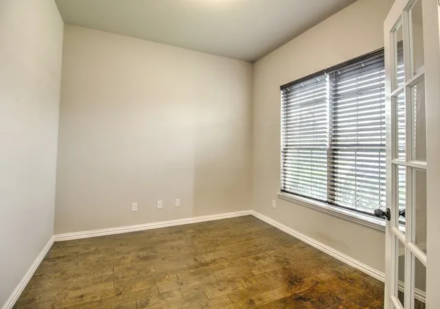 Photo 3 of Sale Pending at 1809 Silver Oaks, Gainesville, TX 76240 | MLS# 21334752 | Listing updated on 2026-09-08