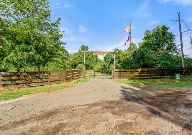 Photo 2 of Single family home for sale at 1075 An County Road 323, Palestine, TX 75803 | MLS# 21334515 | Listing updated on 2026-09-10