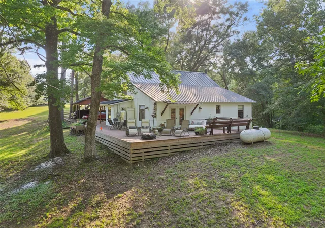 Photo 2 of Single family home for sale at 1075 An County Road 323, Palestine, TX 75803 | MLS# 21334515 | Listing updated on 2026-09-10