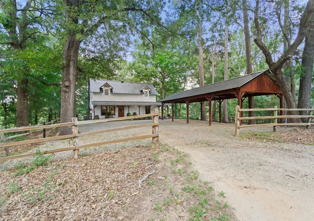 Photo 4 of Single family home for sale at 1075 An County Road 323, Palestine, TX 75803 | MLS# 21334515 | Listing updated on 2026-09-10