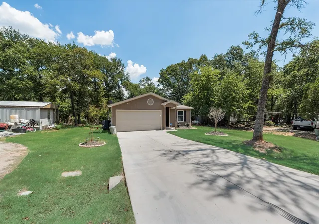 Photo 2 of Sale Pending at 1312 Dawn Ct, Azle, TX 76020 | MLS# 21334853 | Listing updated on 2026-09-26