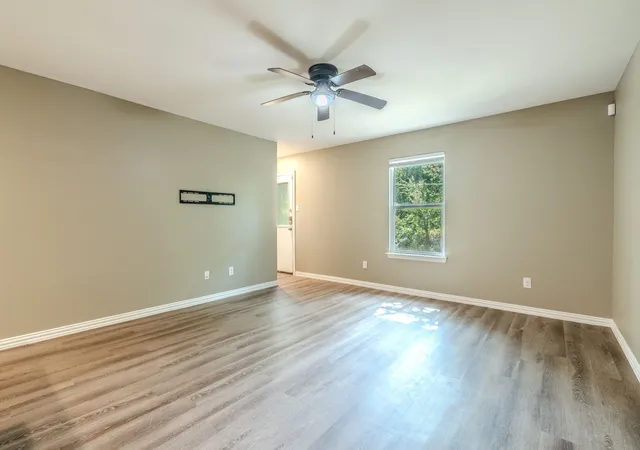Photo 4 of Sale Pending at 1312 Dawn Ct, Azle, TX 76020 | MLS# 21334853 | Listing updated on 2026-09-26