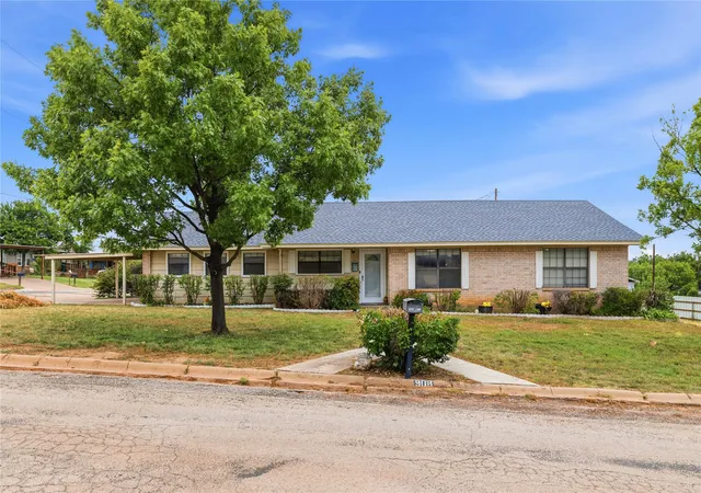 Photo 1 of Sale Pending at 908 W 2nd St, Coleman, TX 76834 | MLS# 21332595 | Listing updated on 2026-09-14