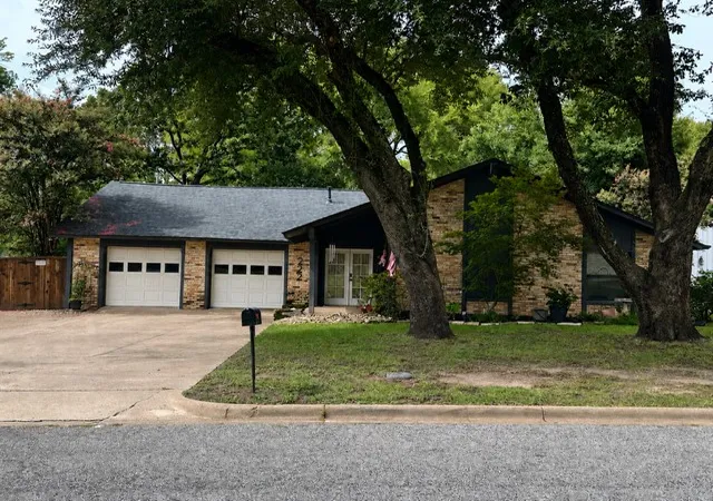 Photo 1 of Single family home for sale at 222 La Jolla Dr, Athens, TX 75751 | MLS# 21334048 | Listing updated on 2026-09-08