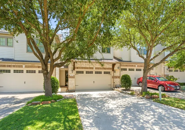 Photo 3 of Sale Pending at 703 Chestnut Hill Dr, Allen, TX 75013 | MLS# 21334983 | Listing updated on 2026-09-12