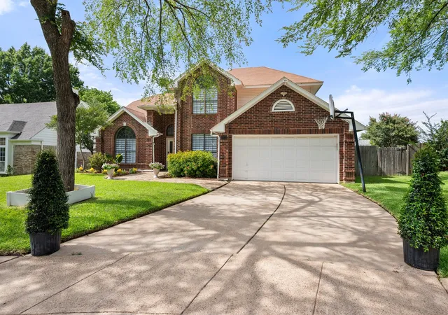 Photo 2 of Sale Pending at 4313 Kenwood Dr, Grapevine, TX 76051 | MLS# 21334992 | Listing updated on 2026-10-06