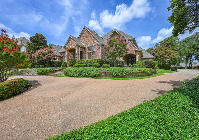 Photo 1 of Single family home for sale at 2300 Woodmoor Ln, Colleyville, TX 76034 | MLS# 21330210 | Listing updated on 2026-10-04