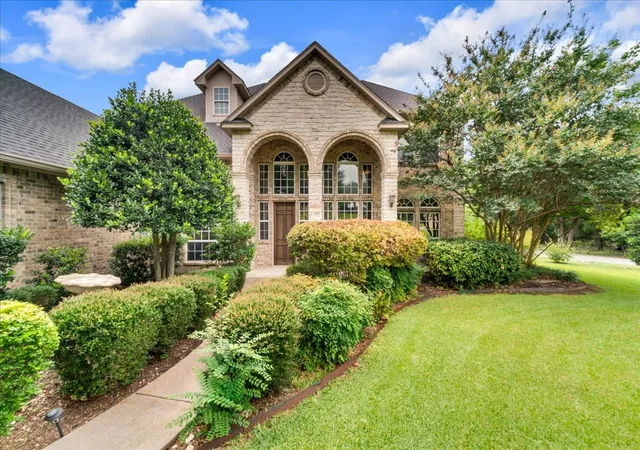 Photo 1 of Single family home for sale at 2201 Somerset, Midlothian, TX 76065 | MLS# 21334132 | Listing updated on 2026-08-02