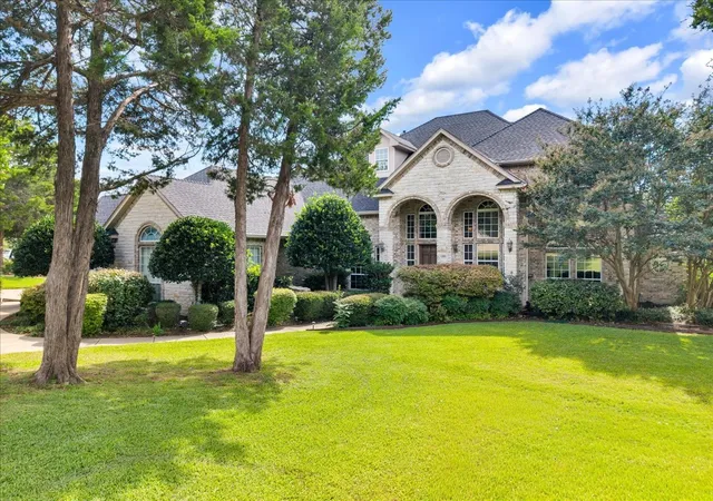 Photo 2 of Single family home for sale at 2201 Somerset, Midlothian, TX 76065 | MLS# 21334132 | Listing updated on 2026-08-02