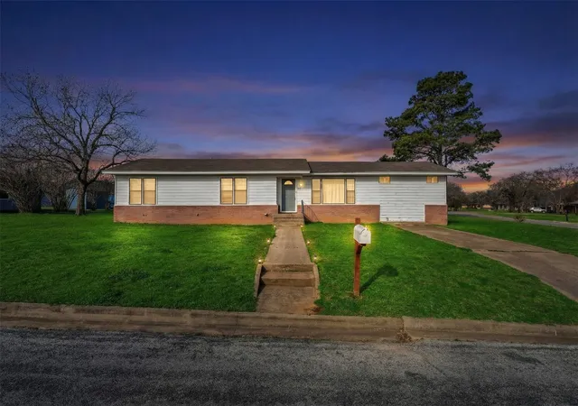 Photo 1 of Single family home for sale at 100 Rosedale Ave, Keene, TX 76059 | MLS# 21334003 | Listing updated on 2026-07-29
