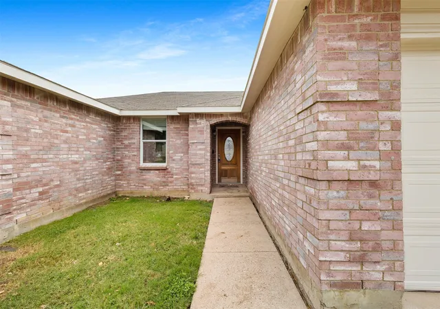 Photo 2 of Single family home for sale at 1434 Paint Brush Ct, Burleson, TX 76028 | MLS# 21330064 | Listing updated on 2026-09-09