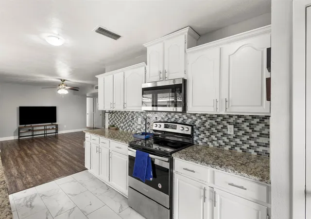 Photo 4 of Single family home for sale at 7334 Blue Sage Dr, Dallas, TX 75249 | MLS# 21335066 | Listing updated on 2026-09-24