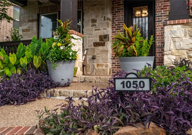 Photo 2 of Single family home for sale at 1050 Lone Ivory Trl, Arlington, TX 76005 | MLS# 21332793 | Listing updated on 2026-09-11