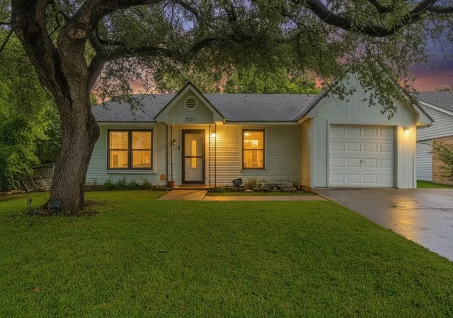 Photo 1 of Sale Pending at 2001 Century Dr, Woodway, TX 76712 | MLS# 21333642 | Listing updated on 2026-09-09