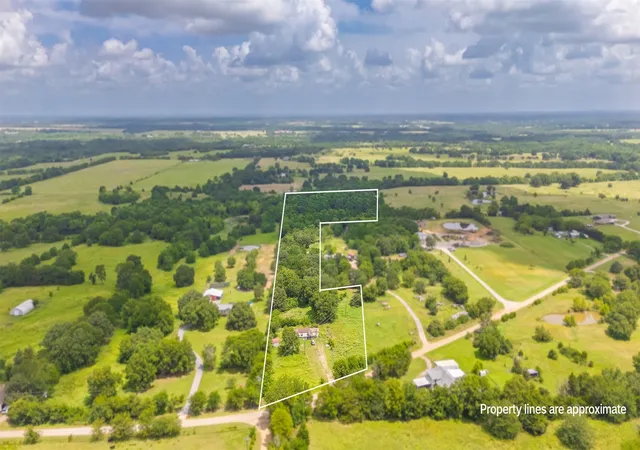 Photo 1 of Sale Pending at 3721 County Road 4040, Whitewright, TX 75491 | MLS# 21333697 | Listing updated on 2026-09-28
