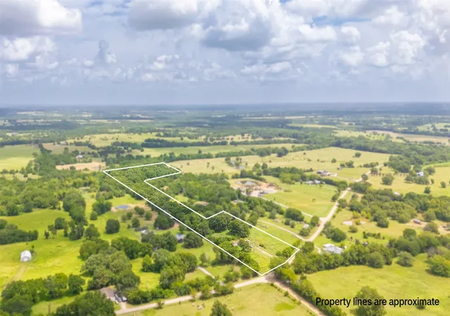Photo 3 of Sale Pending at 3721 County Road 4040, Whitewright, TX 75491 | MLS# 21333697 | Listing updated on 2026-09-28