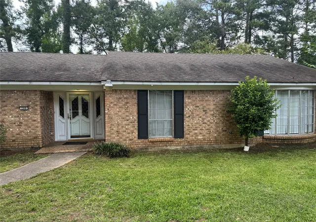 Photo 2 of Single family home for sale at 200 Medallion Cir, Shreveport, LA 71119 | MLS# 21334305 | Listing updated on 2026-09-11