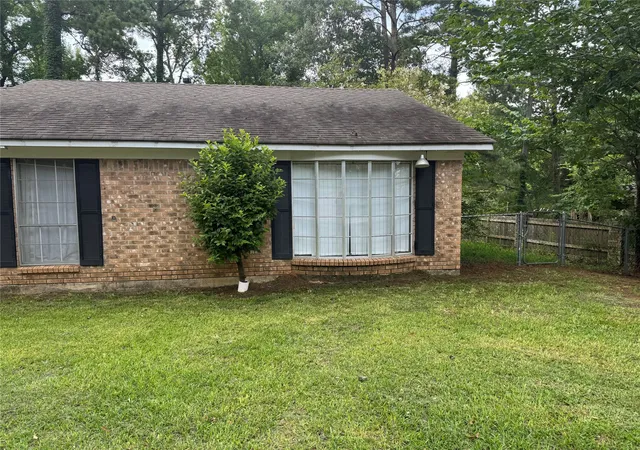 Photo 3 of Single family home for sale at 200 Medallion Cir, Shreveport, LA 71119 | MLS# 21334305 | Listing updated on 2026-09-11