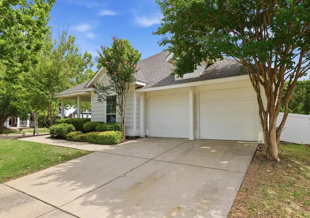 Photo 4 of Single family home for sale at 1408 Mountain Laurel Dr, Savannah, TX 76227 | MLS# 21334959 | Listing updated on 2026-09-26