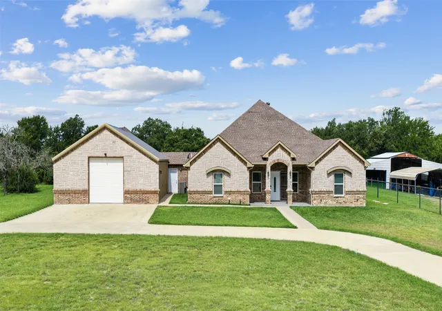 Photo 1 of Sale Pending at 6797 Bridle Bit Trl, Fort Worth, TX 76135 | MLS# 21335173 | Listing updated on 2026-10-03