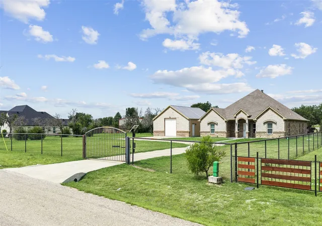 Photo 2 of Sale Pending at 6797 Bridle Bit Trl, Fort Worth, TX 76135 | MLS# 21335173 | Listing updated on 2026-10-03