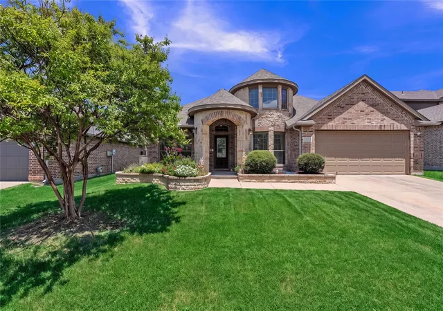 Photo 1 of Single family home for sale at 404 Bryn Mawr Ln, Van Alstyne, TX 75495 | MLS# 21327958 | Listing updated on 2026-10-04