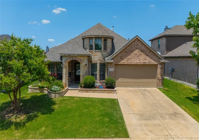 Photo 2 of Single family home for sale at 404 Bryn Mawr Ln, Van Alstyne, TX 75495 | MLS# 21327958 | Listing updated on 2026-10-04