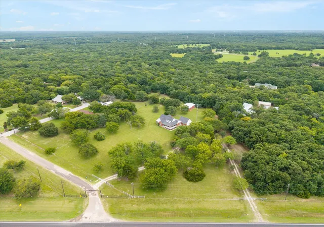 Photo 3 of Single family home for sale at 10495 Holly Creek Rd, Terrell, TX 75160 | MLS# 21335284 | Listing updated on 2026-10-03