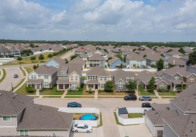 Photo 3 of Single family home for sale at 6009 Driscoll Ln, Aubrey, TX 76227 | MLS# 21335283 | Listing updated on 2026-09-16