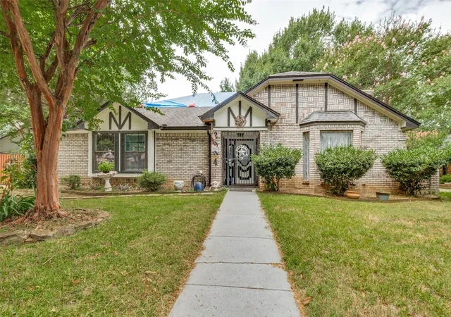 Photo 1 of Sale Pending at 2904 Pitkin Dr, Arlington, TX 76006 | MLS# 21330964 | Listing updated on 2026-07-28