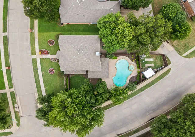 Photo 2 of Sale Pending at 9503 Saddle Dr, Frisco, TX 75035 | MLS# 21320516 | Listing updated on 2026-09-09