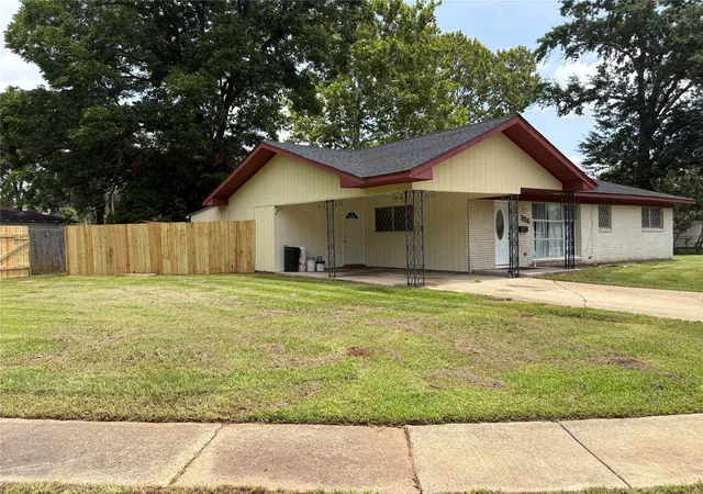 Photo 3 of Single family home for sale at 1116 Len St, Bossier City, LA 71111 | MLS# 21335346 | Listing updated on 2026-09-13