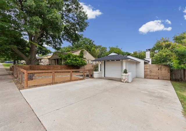 Photo 2 of Single family home for sale at 311 N Tennant St, Dallas, TX 75208 | MLS# 21334636 | Listing updated on 2026-09-10
