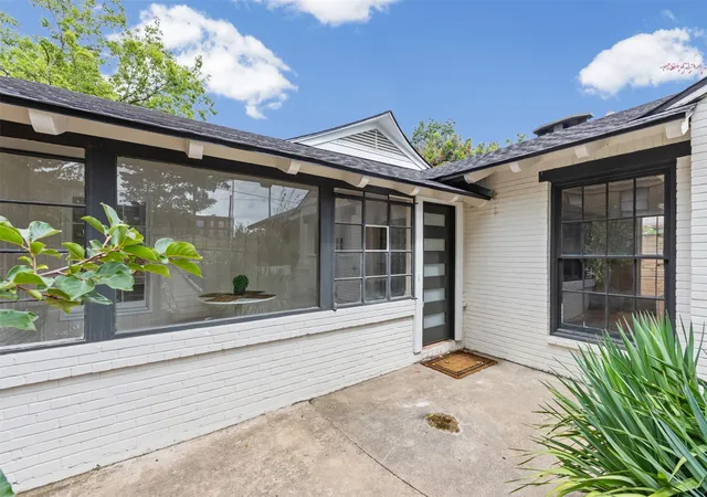 Photo 3 of Single family home for sale at 311 N Tennant St, Dallas, TX 75208 | MLS# 21334636 | Listing updated on 2026-09-10