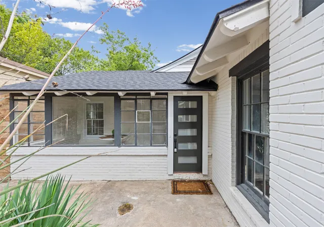 Photo 4 of Single family home for sale at 311 N Tennant St, Dallas, TX 75208 | MLS# 21334636 | Listing updated on 2026-09-10