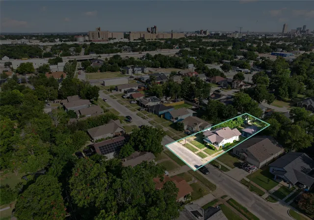 Photo 1 of Single family home for sale at 917 E Jessamine St, Fort Worth, TX 76104 | MLS# 21334369 | Listing updated on 2026-09-09