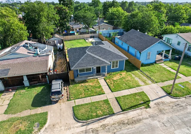 Photo 2 of Single family home for sale at 917 E Jessamine St, Fort Worth, TX 76104 | MLS# 21334369 | Listing updated on 2026-09-09