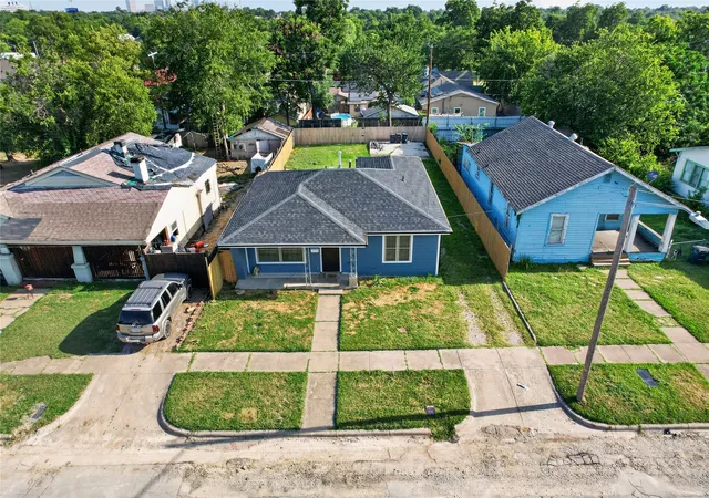 Photo 3 of Single family home for sale at 917 E Jessamine St, Fort Worth, TX 76104 | MLS# 21334369 | Listing updated on 2026-09-09