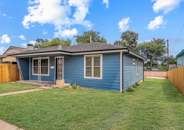 Photo 3 of Single family home for sale at 917 E Jessamine St, Fort Worth, TX 76104 | MLS# 21334369 | Listing updated on 2026-09-09