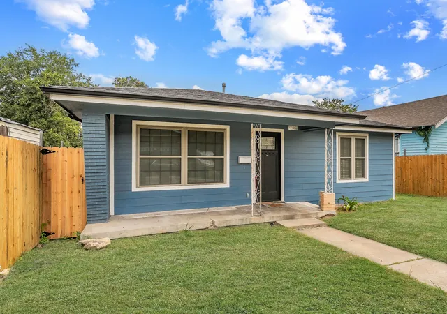 Photo 4 of Single family home for sale at 917 E Jessamine St, Fort Worth, TX 76104 | MLS# 21334369 | Listing updated on 2026-09-09