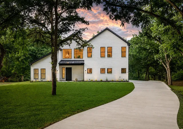 Photo 1 of Single family home for sale at 105 Forest Brook Dr, Red Oak, TX 75154 | MLS# 21335511 | Listing updated on 2026-09-14