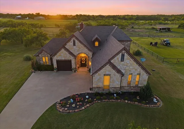 Photo 1 of Sale Pending at 5062 White Pine Dr, Royse City, TX 75189 | MLS# 21335377 | Listing updated on 2026-10-05