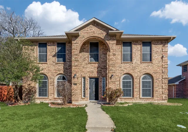 Photo 1 of Single family home for sale at 6814 Silver Lake Dr, Rowlett, TX 75089 | MLS# 21335550 | Listing updated on 2026-09-11