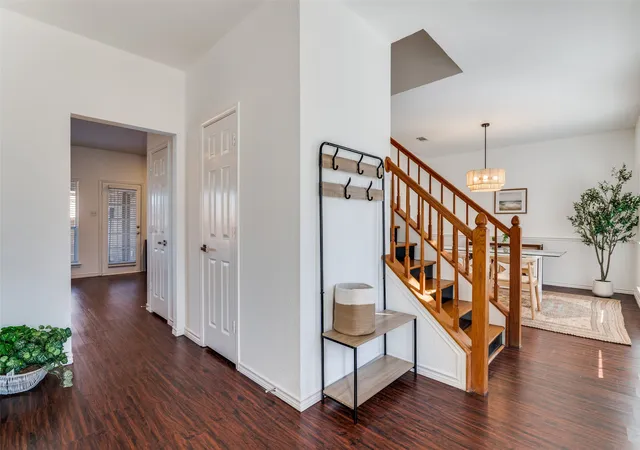 Photo 3 of Single family home for sale at 6814 Silver Lake Dr, Rowlett, TX 75089 | MLS# 21335550 | Listing updated on 2026-09-11