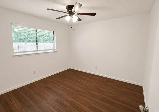 Photo 3 of Single family home for sale at 5410 Kings Manor Dr, Lake Dallas, TX 75065 | MLS# 21335568 | Listing updated on 2026-09-10