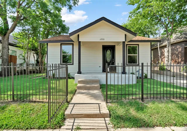 Photo 1 of Single family home for sale at 1220 Bessie St, Fort Worth, TX 76104 | MLS# 21335656 | Listing updated on 2026-09-13