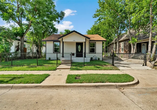 Photo 2 of Single family home for sale at 1220 Bessie St, Fort Worth, TX 76104 | MLS# 21335656 | Listing updated on 2026-09-13